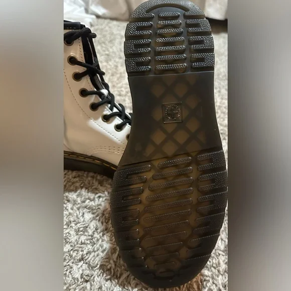 DR. MARTENS Zavala Combat
Boot in White Leather Size 7 - Unisex - Picture 4 of 6